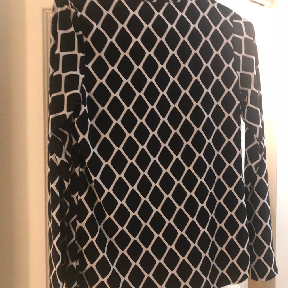 Beautiful polyester/spandex blouse - Picture 3 of 4